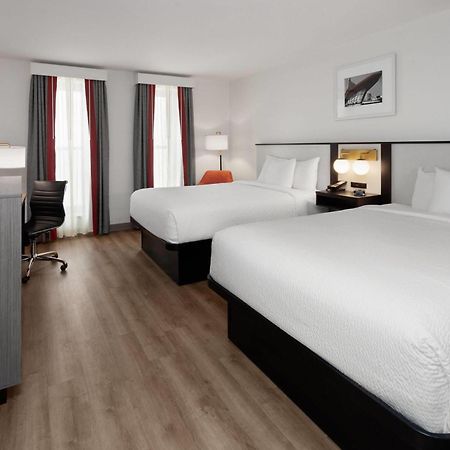 Ramada By Wyndham Milwaukee Hotel Екстериор снимка
