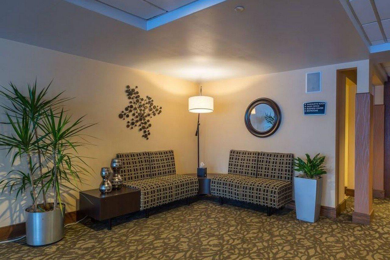 Ramada By Wyndham Milwaukee Hotel Екстериор снимка
