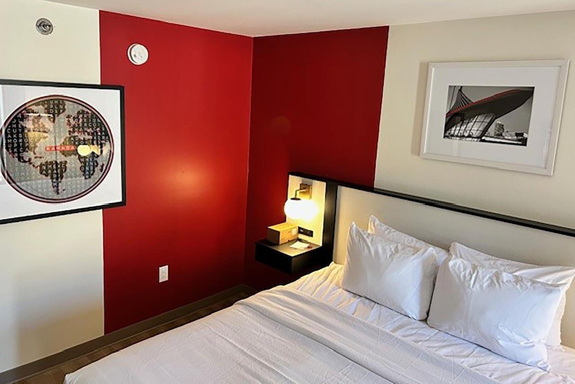 Ramada By Wyndham Milwaukee Hotel Екстериор снимка