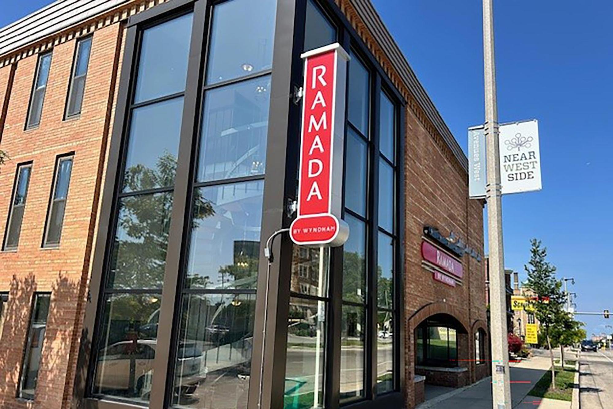 Ramada By Wyndham Milwaukee Hotel Екстериор снимка