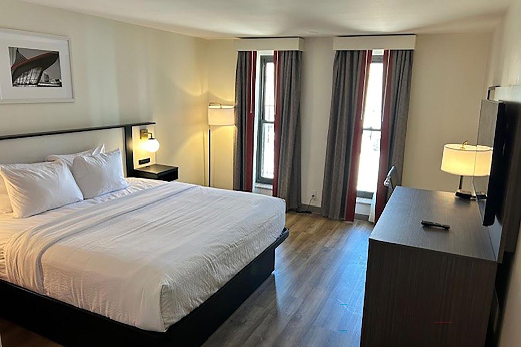 Ramada By Wyndham Milwaukee Hotel Екстериор снимка