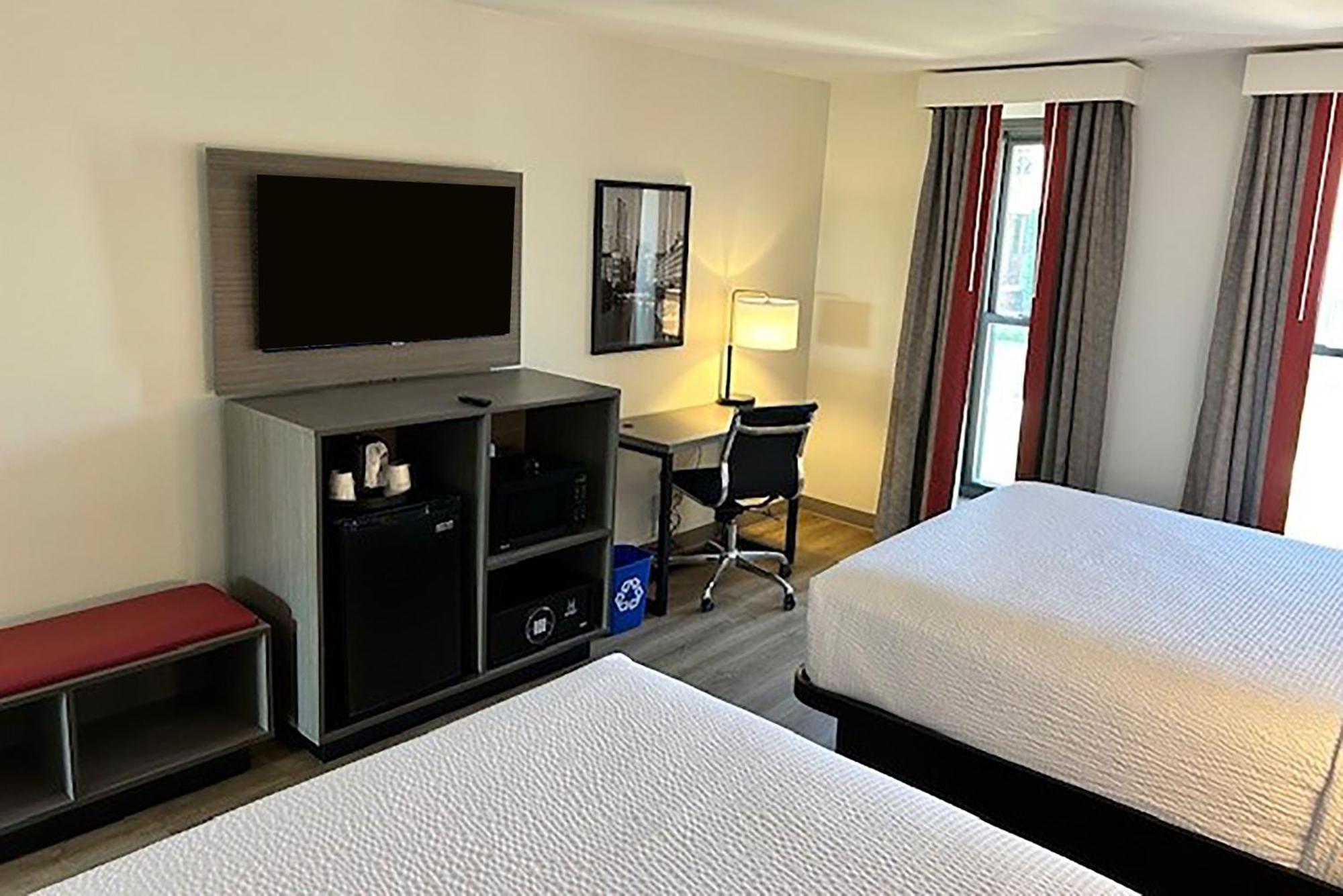 Ramada By Wyndham Milwaukee Hotel Екстериор снимка