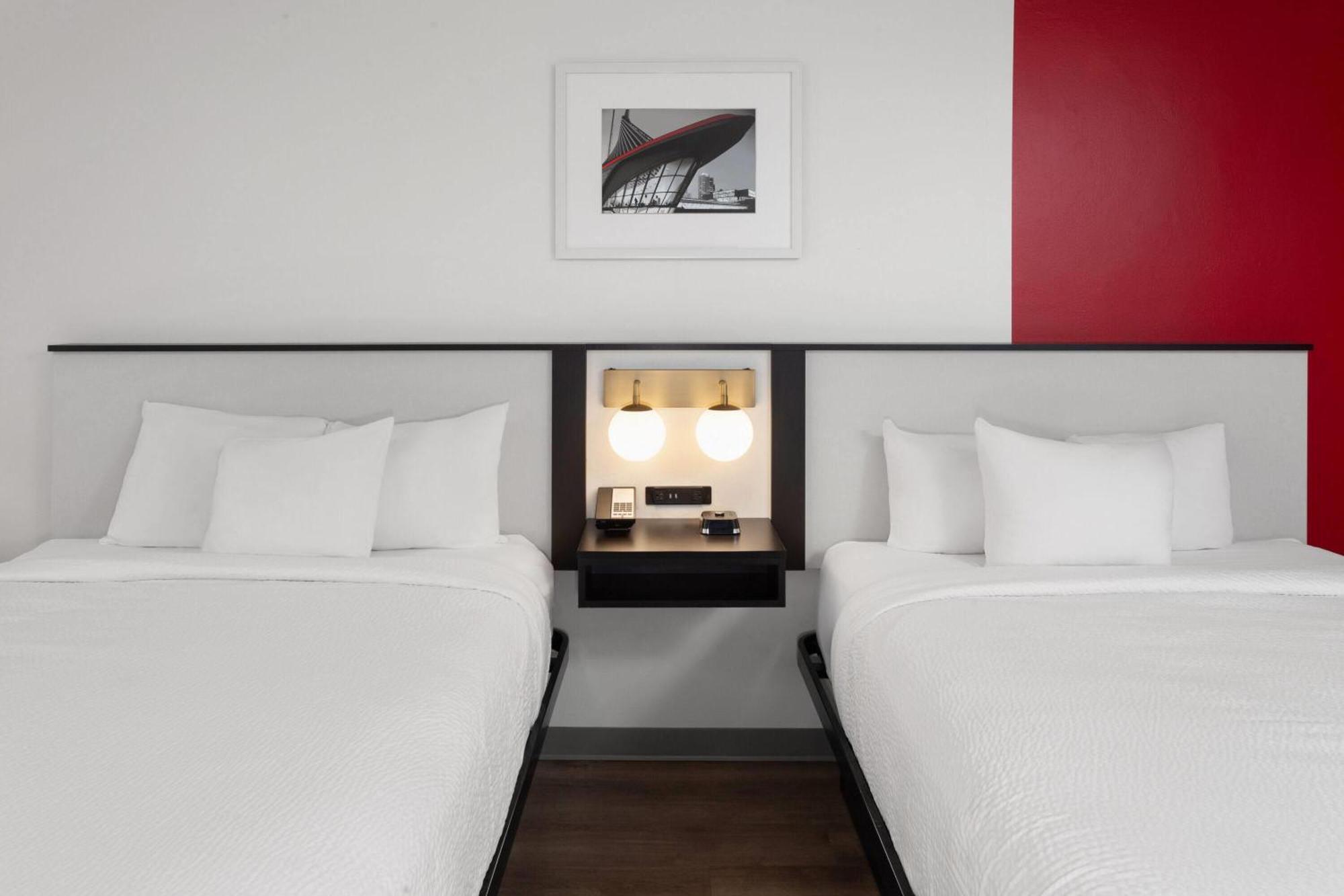 Ramada By Wyndham Milwaukee Hotel Екстериор снимка