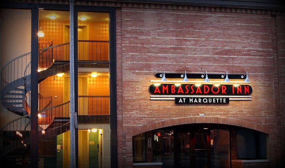 Ramada By Wyndham Milwaukee Hotel Екстериор снимка