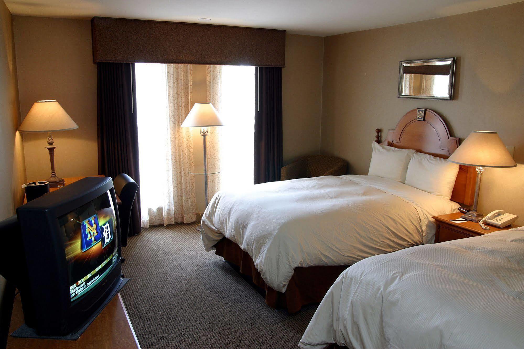 Ramada By Wyndham Milwaukee Hotel Стая снимка