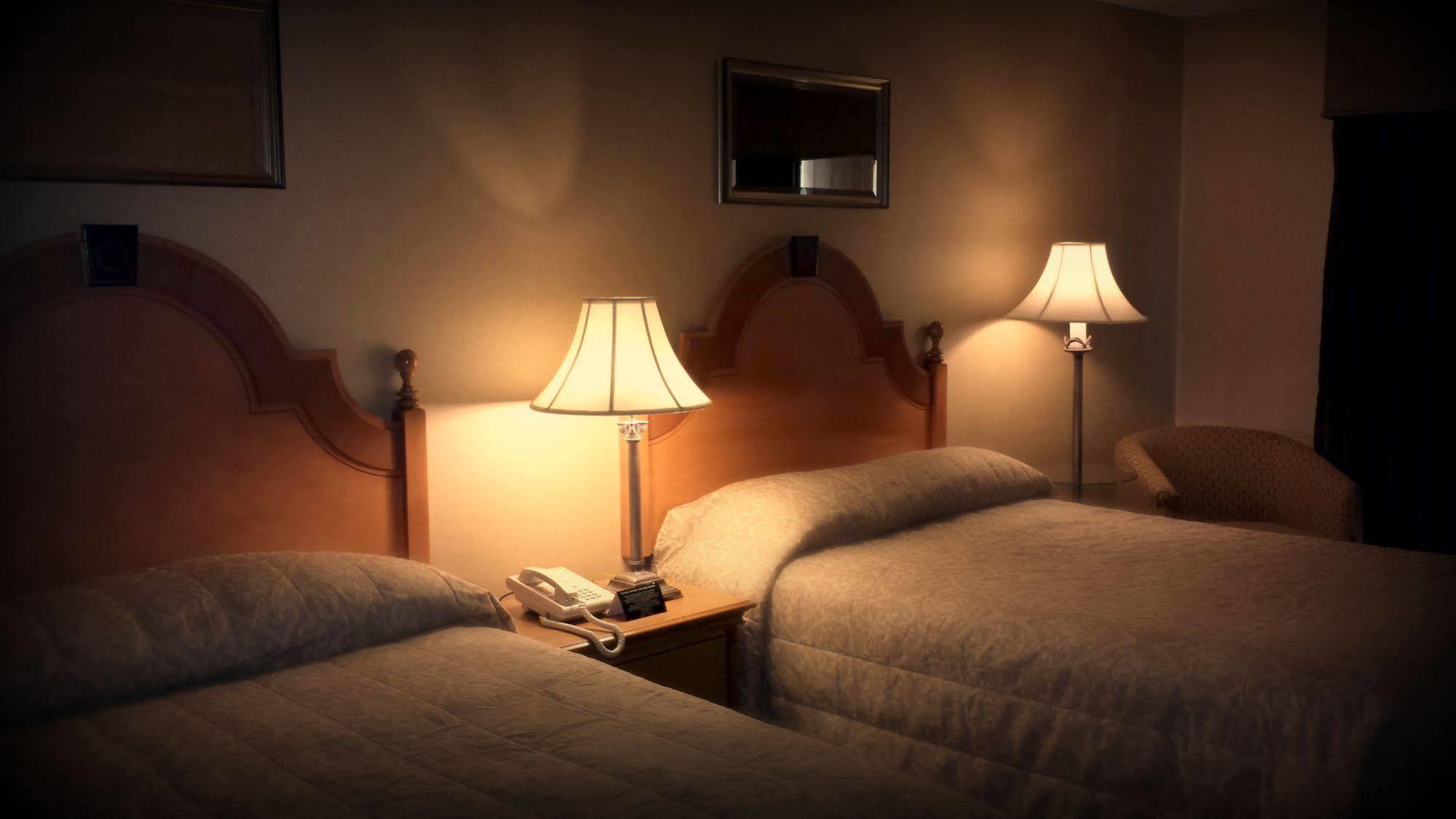 Ramada By Wyndham Milwaukee Hotel Екстериор снимка